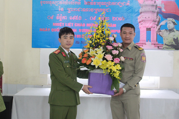 Representatives of functional units of PPA congratulated the Cambodian students.